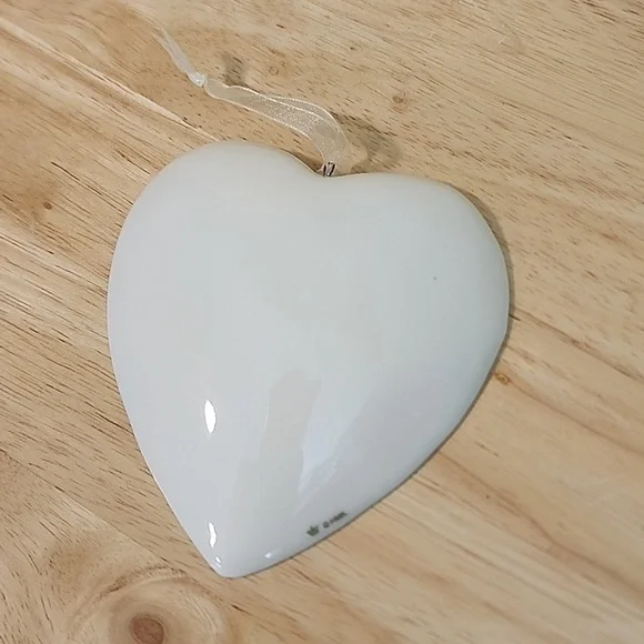 Beautiful Hallmark "With This Ring" Keepsake Christmas Ornament - Picture 3 of 6